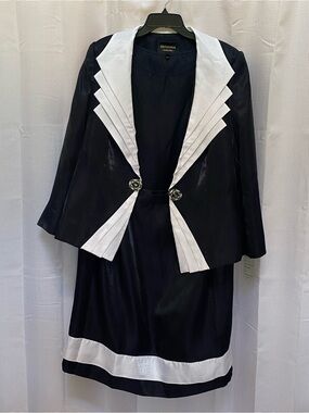 Women’s GIOVANNA 3-piece suit Navy and White NWT Size 24W